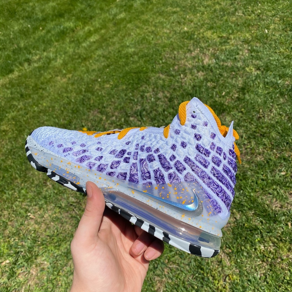 LeBron 17 2k Exclusive Playoff PE